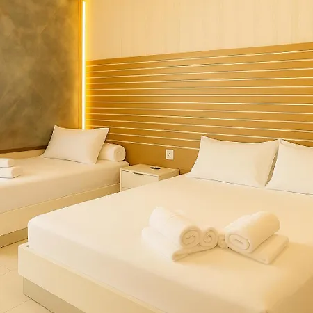 - Sleeps 10 - Parking - Garden - Pool