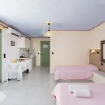 Διαμέρισμα - Sleeps 10 - Parking - Garden - Pool