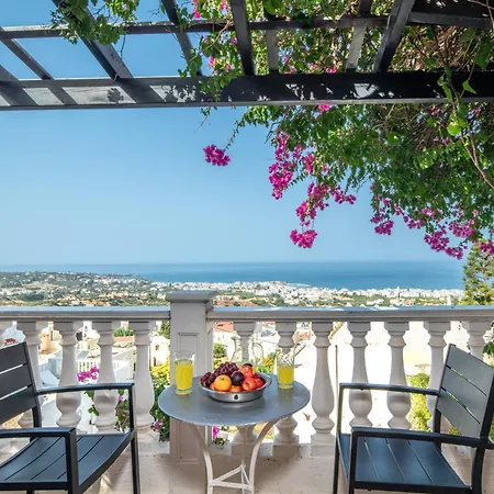 - Sleeps 10 - Parking - Garden - Pool * Hersonissos (Crete)