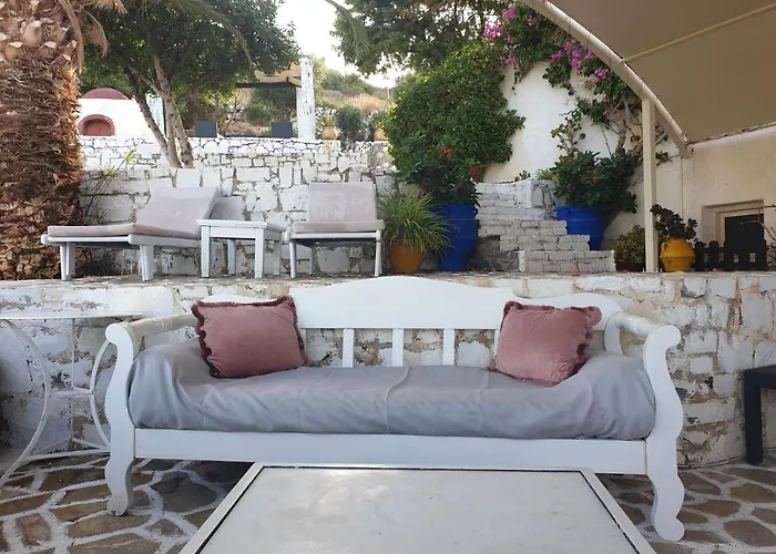 - Sleeps 10 - Parking - Garden - Pool Apartment *