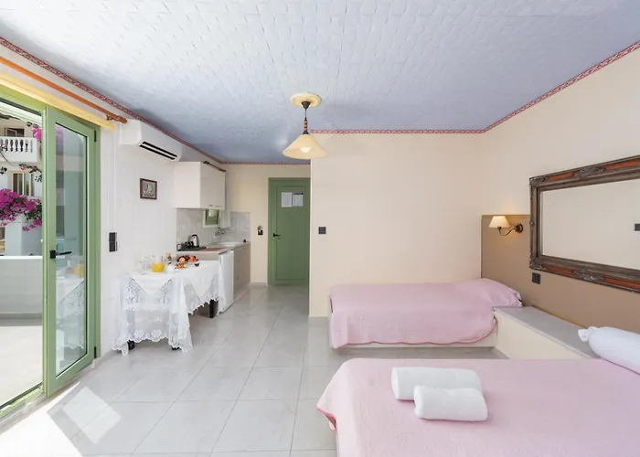 Daire - Sleeps 10 - Parking - Garden - Pool