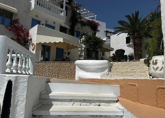 - Sleeps 10 - Parking - Garden - Pool Daire Hersonissos (Crete)