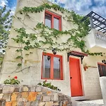 - Sleeps 10 - Parking - Garden - Pool Apartment Hersonissos (Crete)