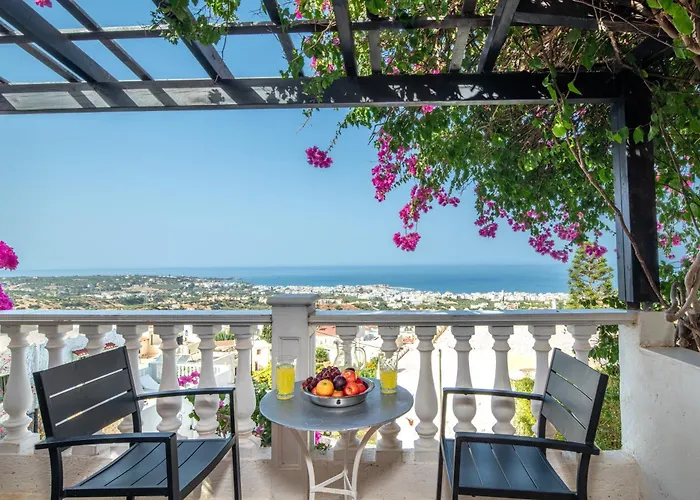 - Sleeps 10 - Parking - Garden - Pool * Hersonissos (Crete)