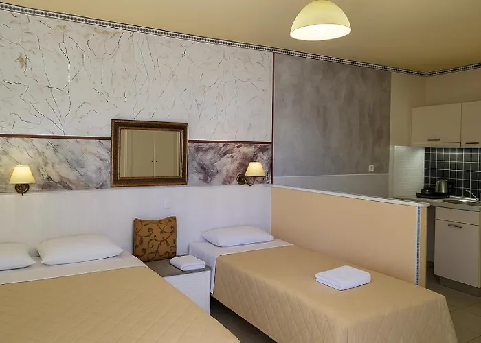 - Sleeps 10 - Parking - Garden - Pool דירה הרסוניסוס